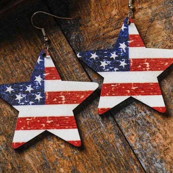 Celebrate red❤️white🤍 and blue 💙earrings - Picture 3 of 3